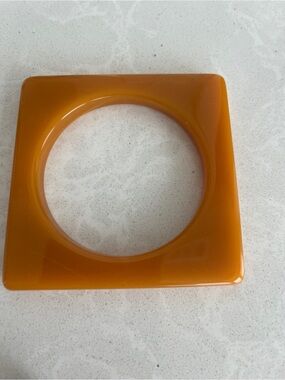 Bakelite bracelet square in butterscotch.